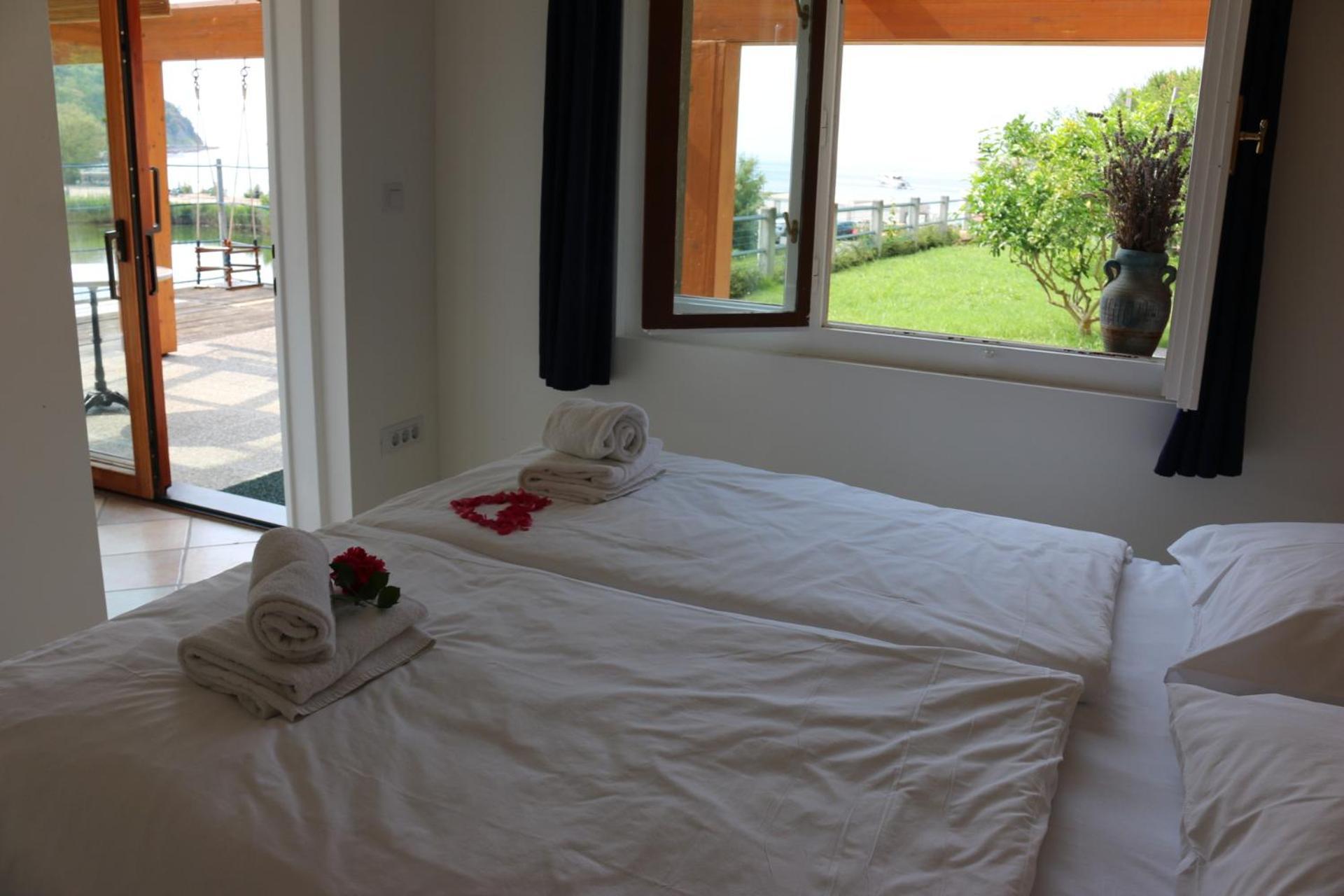 Piran Beach House - Private Oasis - Beachfront Apartment With A Sea View Terrace Екстериор снимка