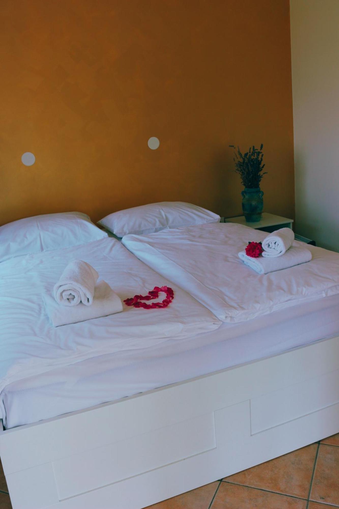 Piran Beach House - Private Oasis - Beachfront Apartment With A Sea View Terrace Екстериор снимка