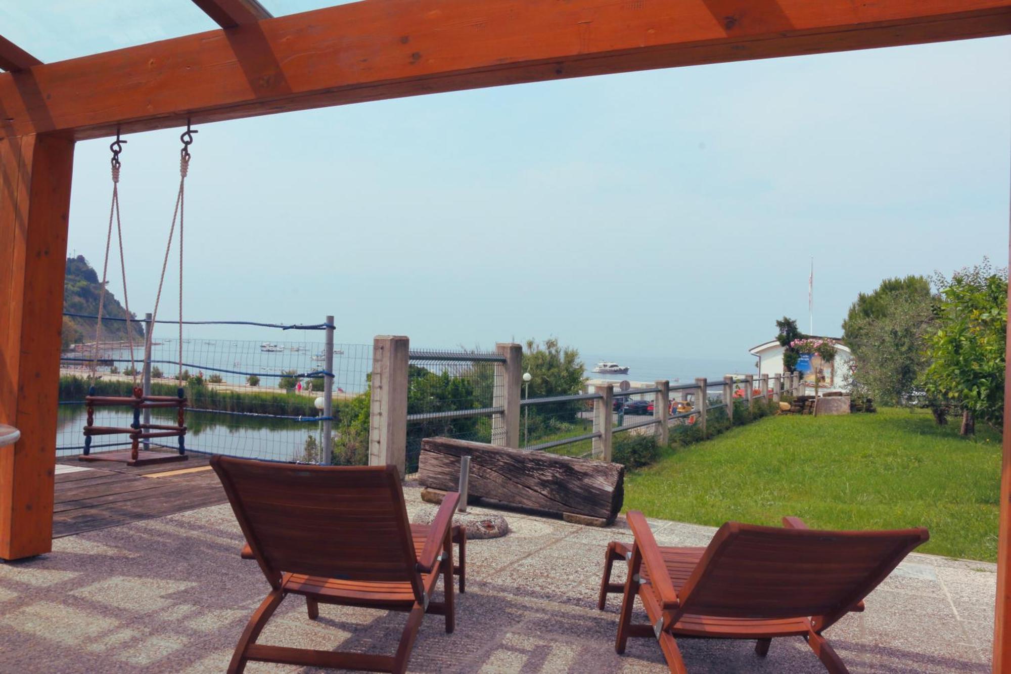 Piran Beach House - Private Oasis - Beachfront Apartment With A Sea View Terrace Екстериор снимка