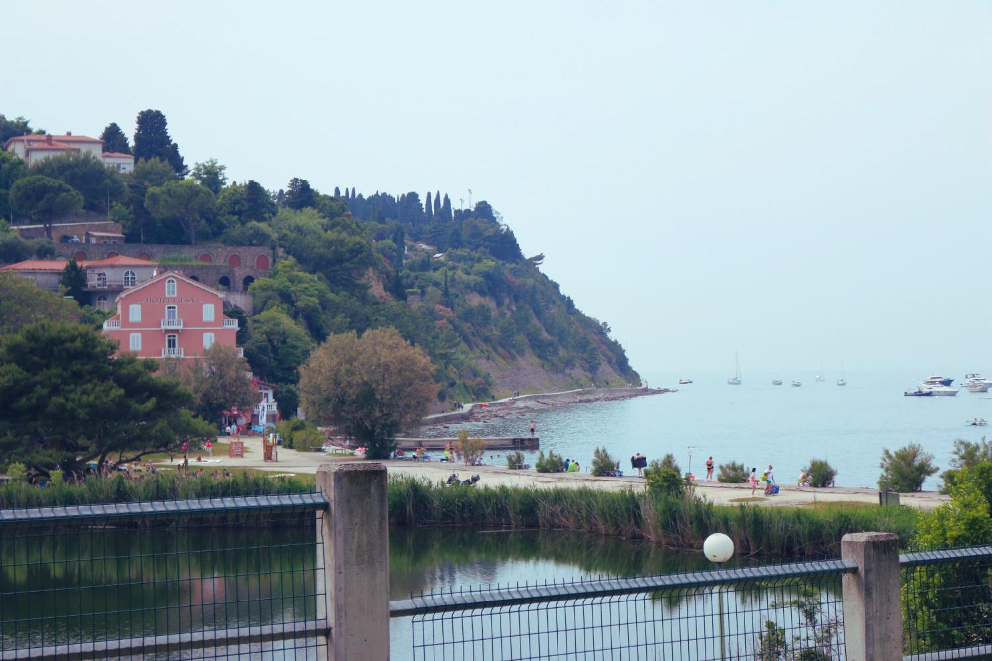 Piran Beach House - Private Oasis - Beachfront Apartment With A Sea View Terrace Екстериор снимка